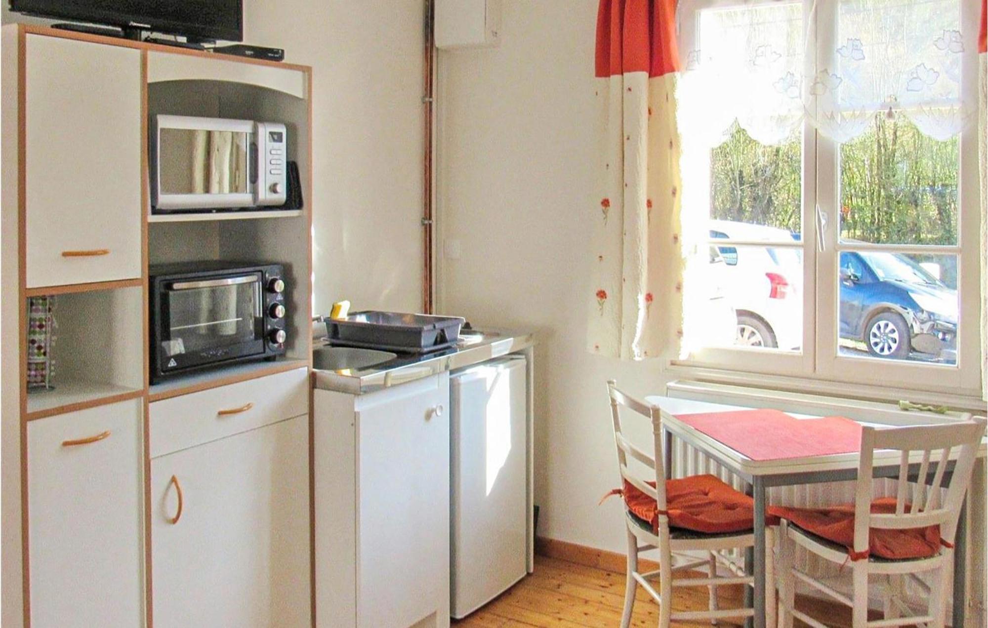 Gorgeous Apartment In Alette With Kitchenette Exteriör bild